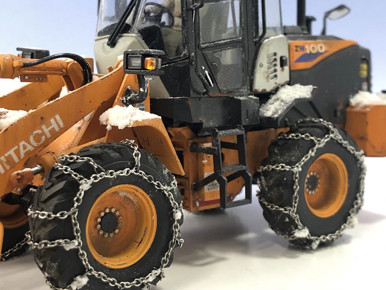 ハセガワ『1/35日立建機 ホイールローダ ZW100-6 マルチプラウ