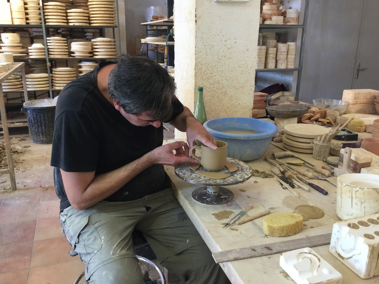 南仏の美しい村で作り続けられる陶器にあこがれて｜大森由紀子/お菓子