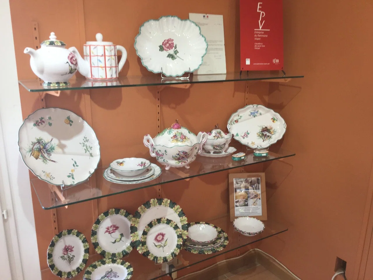 南仏の美しい村で作り続けられる陶器にあこがれて｜大森由紀子/お菓子