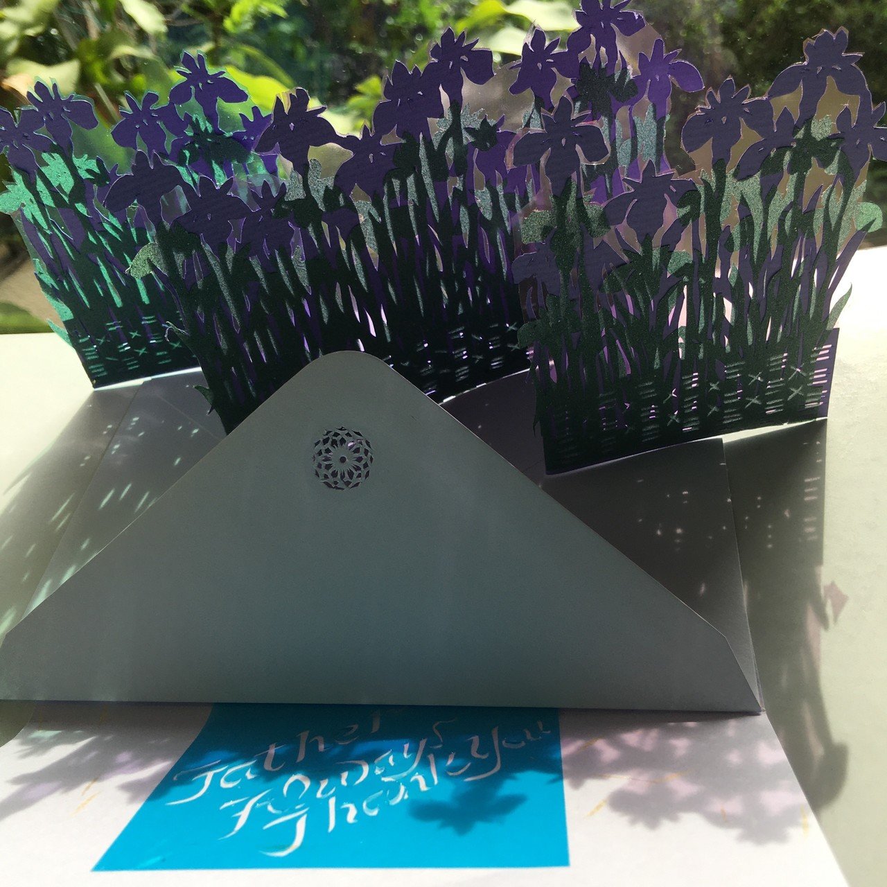 切り絵アート カキツバタ立体グリーティングカード 薄紫 Frau Schnitt Note 切り絵アート カキツバタ立体グリーティングカード 薄紫 Frau Schnitt Note