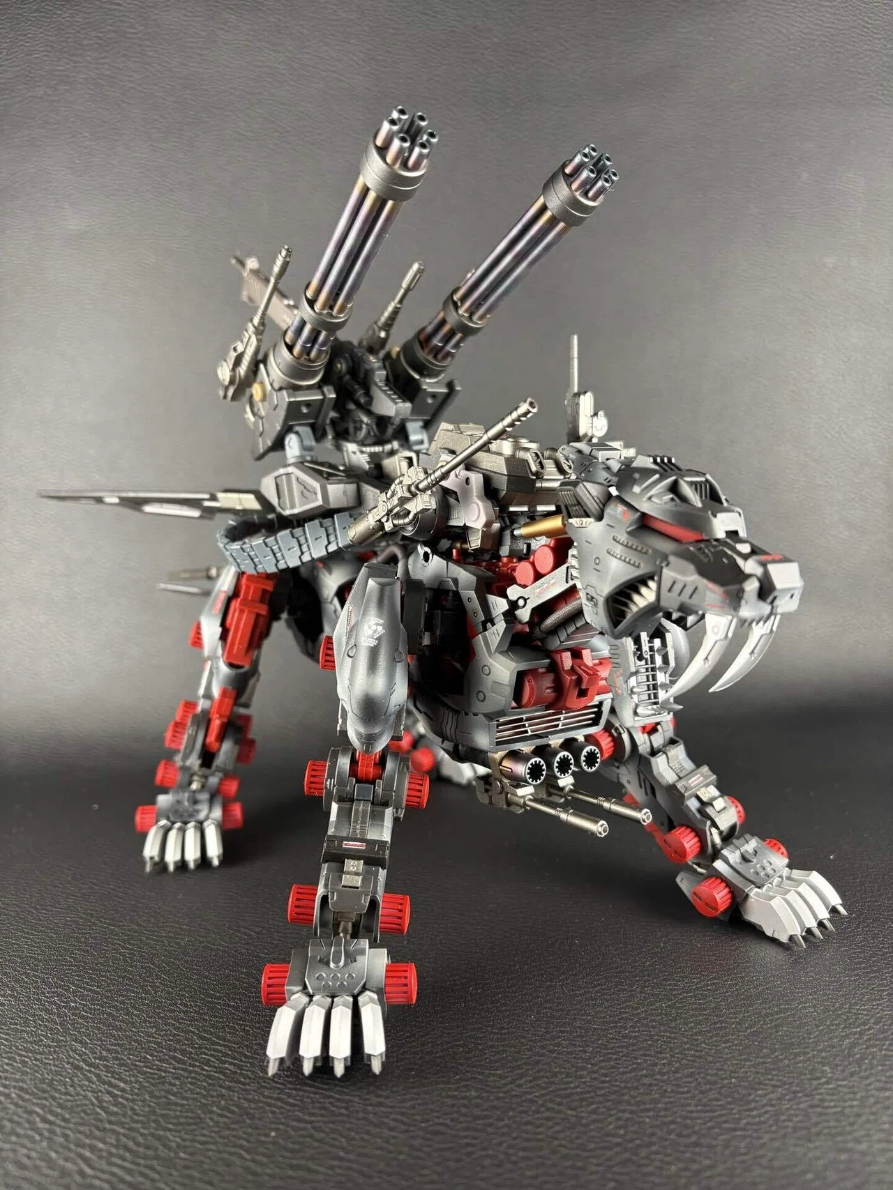 コトブキヤ ゾイドHMM グレートサーベルの武装を組み替えて作成する コトブキヤ ゾイドHMM グレートサーベルの武装を組み替えて作成する