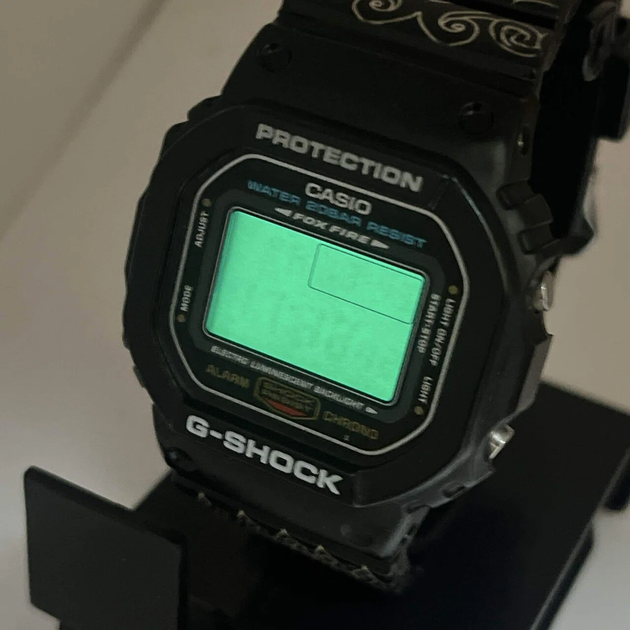 レビュー】質実剛健な道具に、夜の遊び心を。G-SHOCK DW-5600E 「ZIMA 