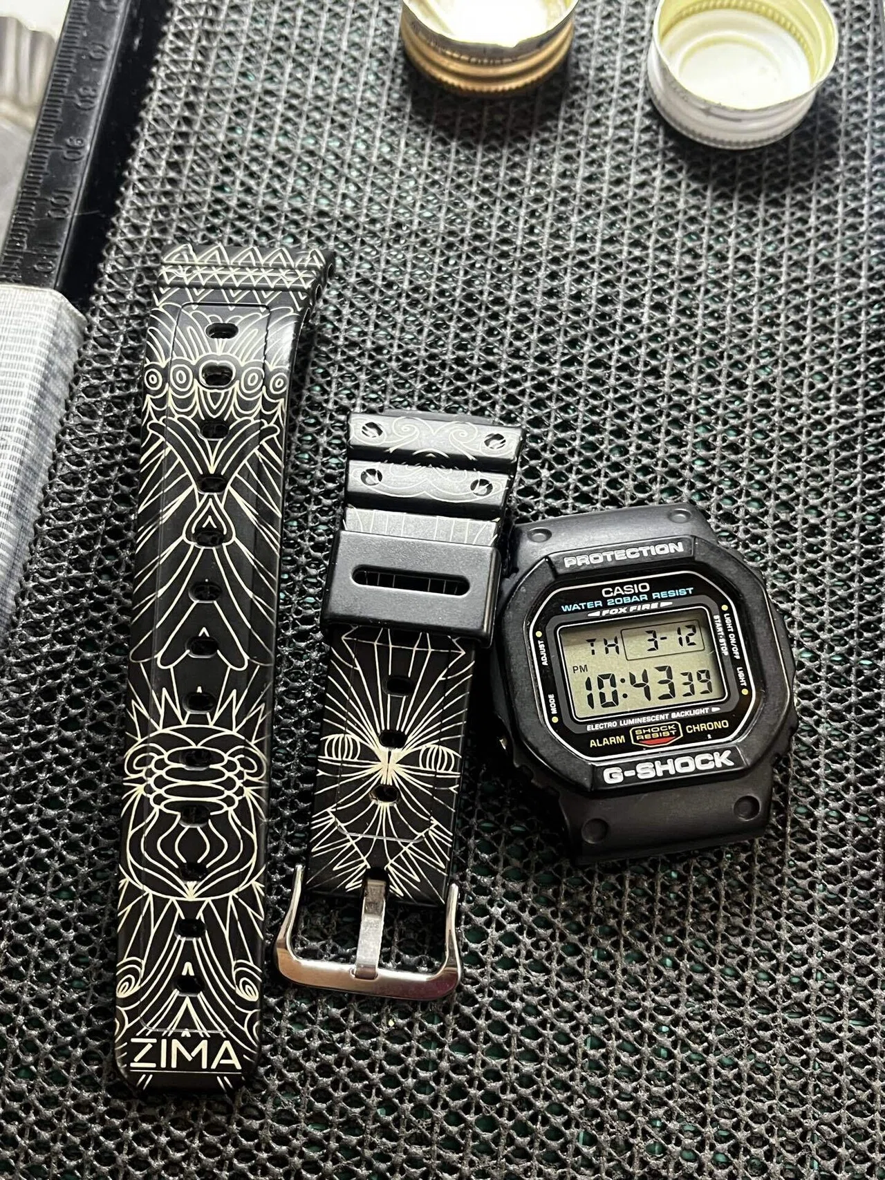 レビュー】質実剛健な道具に、夜の遊び心を。G-SHOCK DW-5600E 「ZIMA 