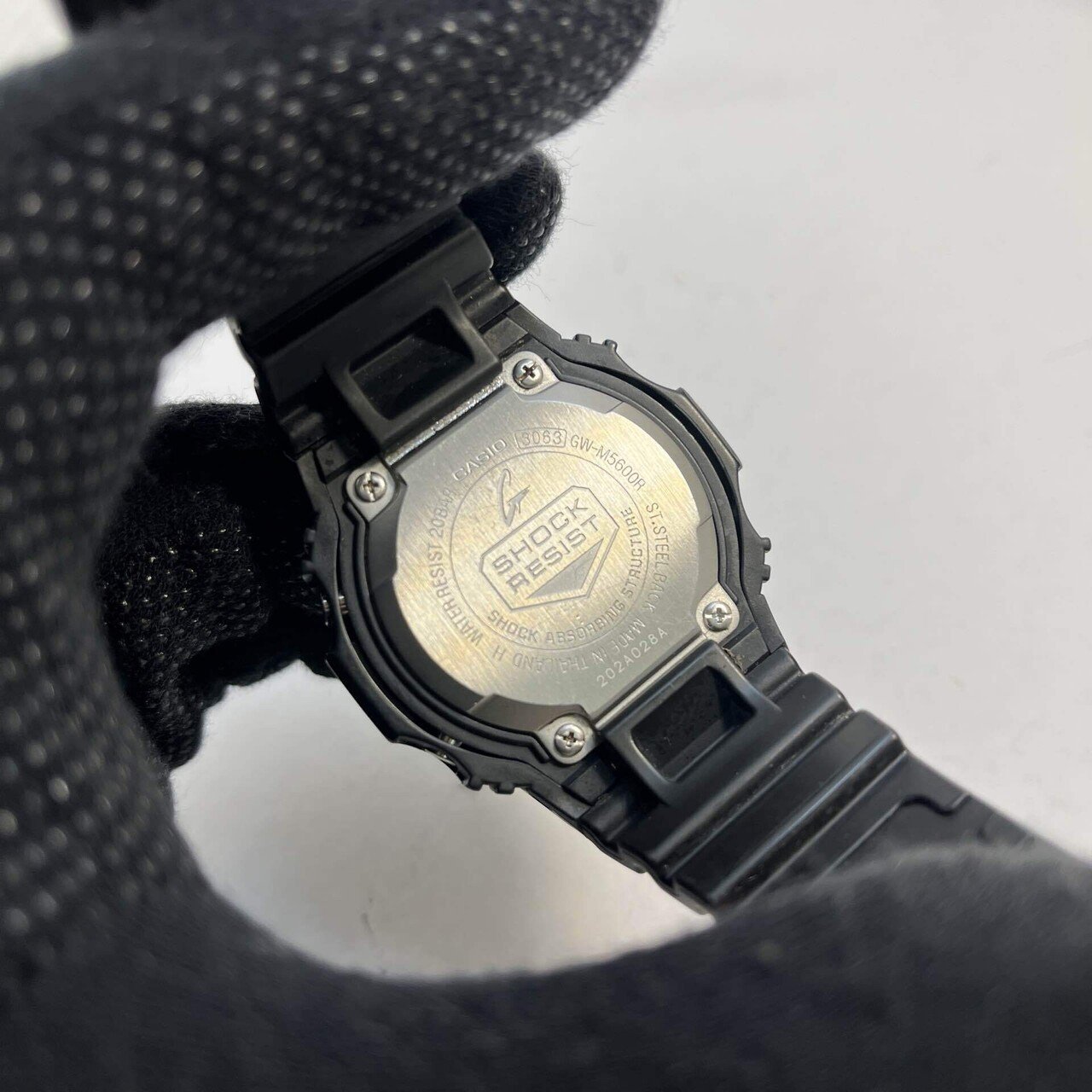 レビュー】漆黒に灯るオレンジ。G-SHOCK「GW-M5600R」が大人に似合う