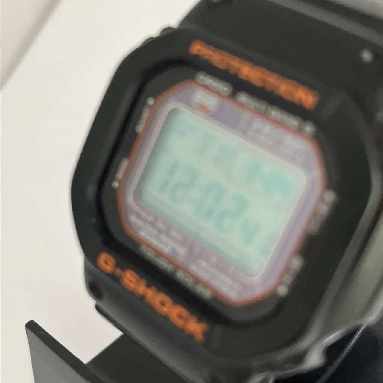 レビュー】漆黒に灯るオレンジ。G-SHOCK「GW-M5600R」が大人に似合う