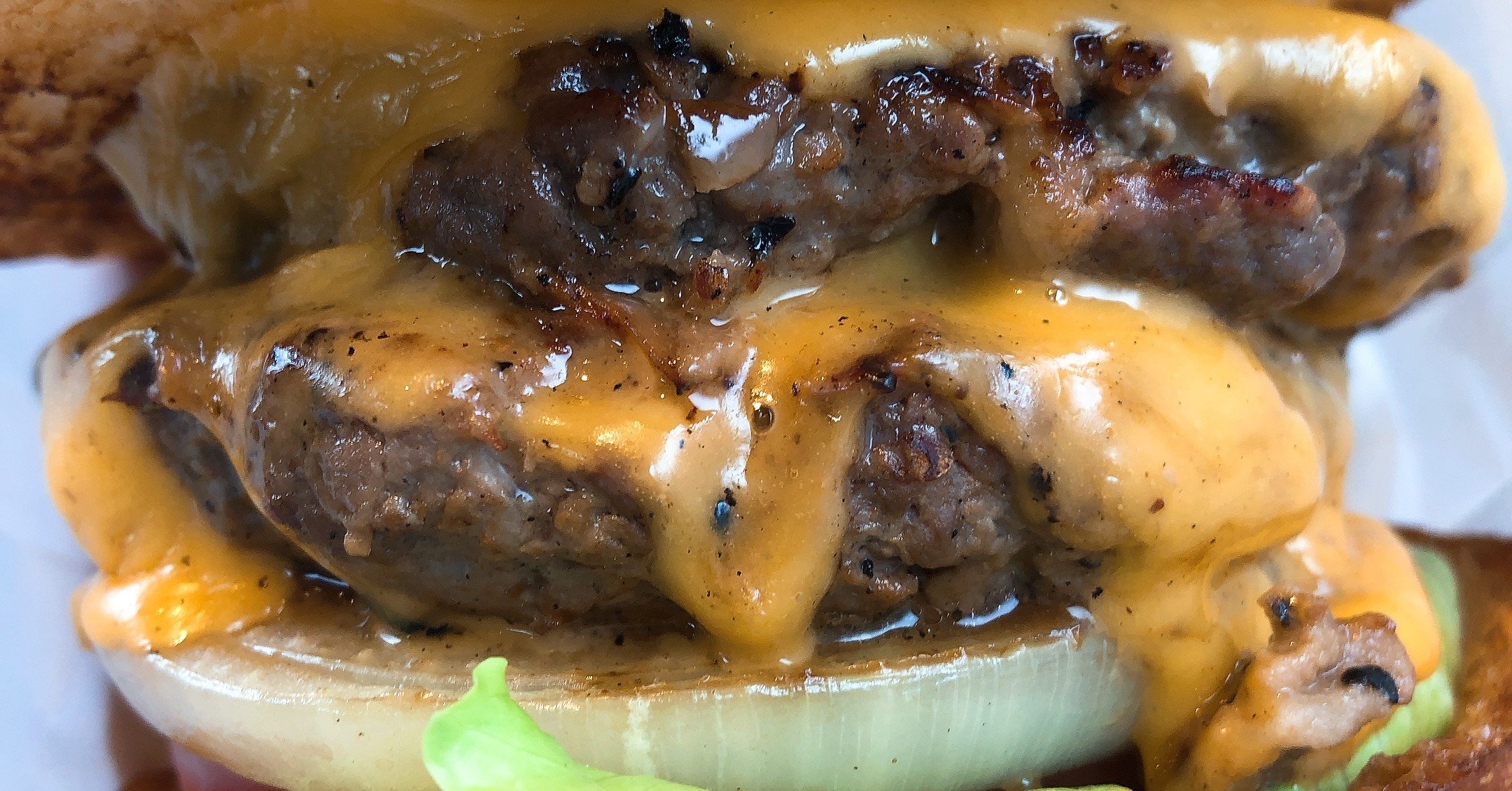 食べログハンバーガー部門百名店 The Burger Stand Fellows 表参道のダブルパティチーズバーガー 本格ジューシーバーガー が最高です オカランガイド Note