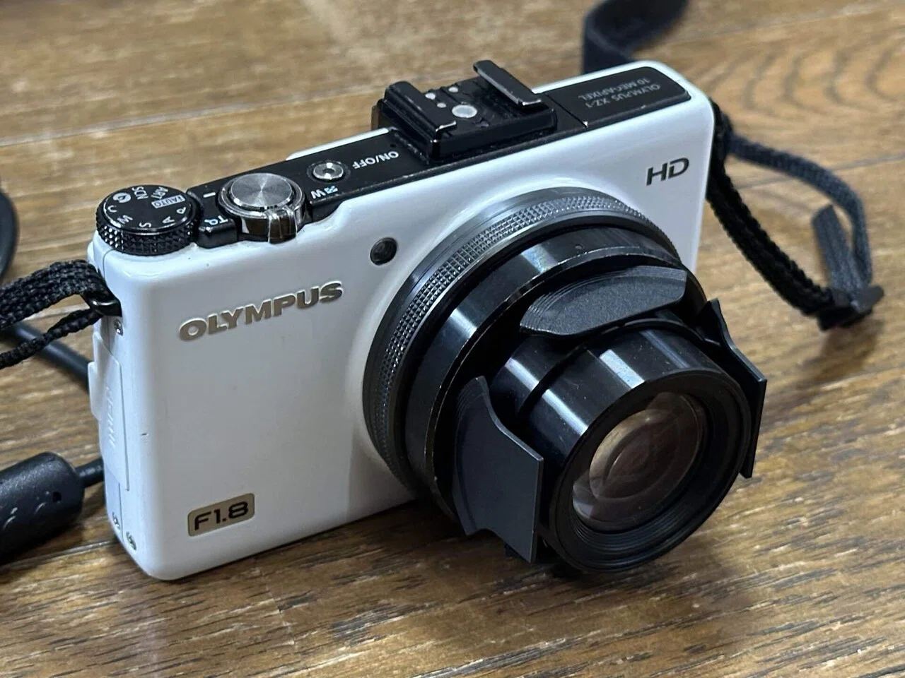 昔のコンデジが流行ってると聞いてオリンパスXZ-1を引っ張り出してきた