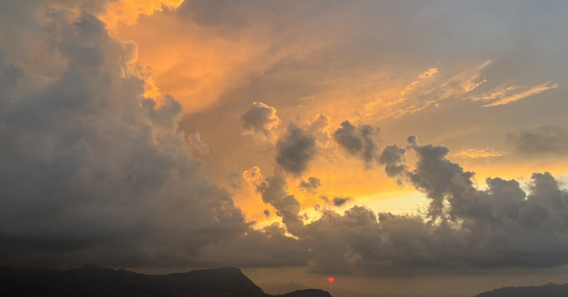 忘れられない夕焼け空🌄 | メンリッヘンのマジックアワー (スイス旅行