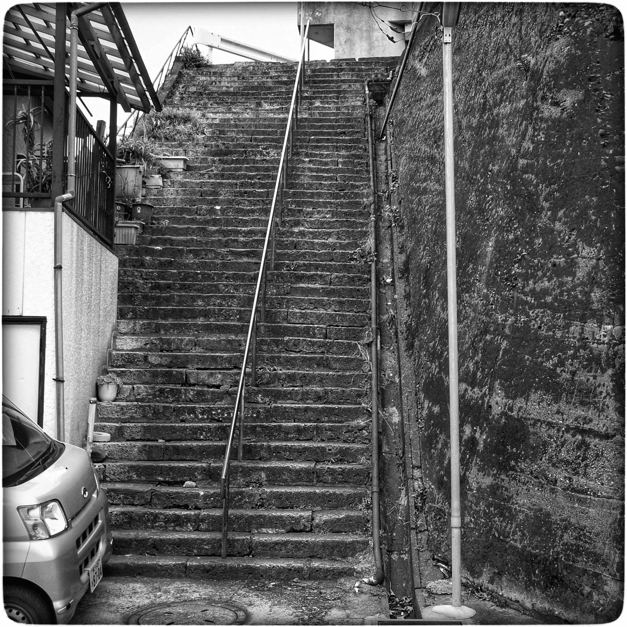 横浜で出逢ったちょっと気になる階段の風景 ナカムラ 風呂屋の煙突 Note