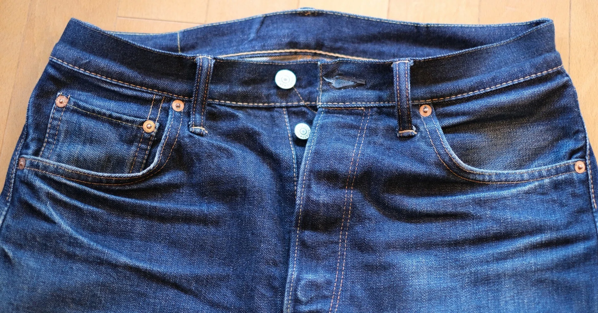 デニムの経年変化実験室】洗濯しないでほぼ毎日デニムを穿き込んだら 