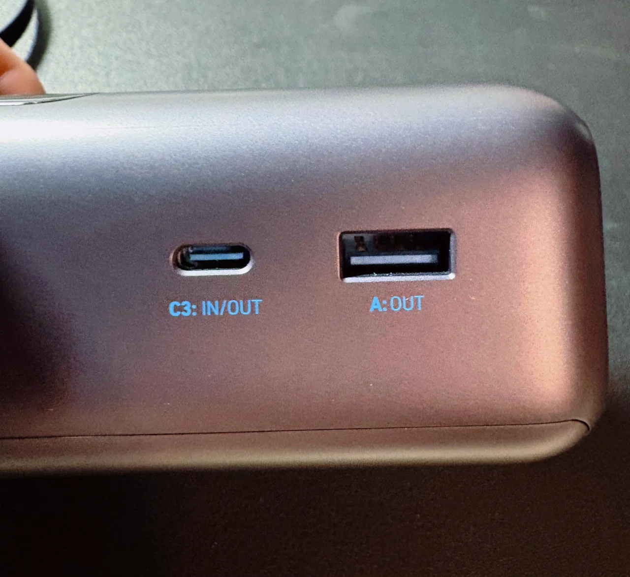 Anker Power Bankレビュー。正直、重くて持ち歩きはきつい。【1ヶ月