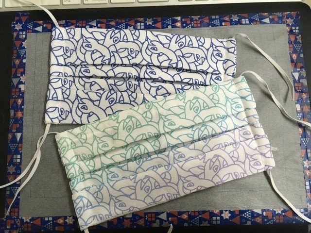 新作マスク出来たー 本へびなわ柄だよー 布プリ っていうインクジェットでプリント出来る布 にプリントして作りました 紺色のと藤色からエメグリーンのグラデーションです したまち 椎名見早子 Note