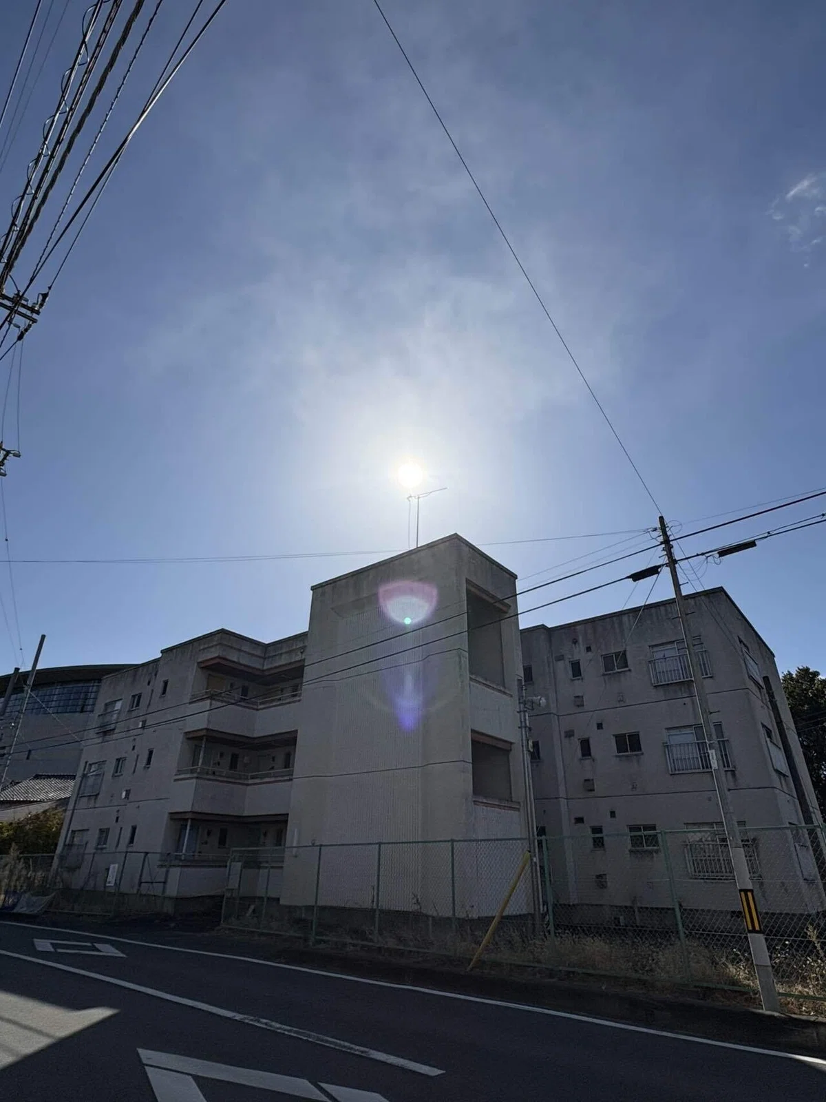 逆光の建造物