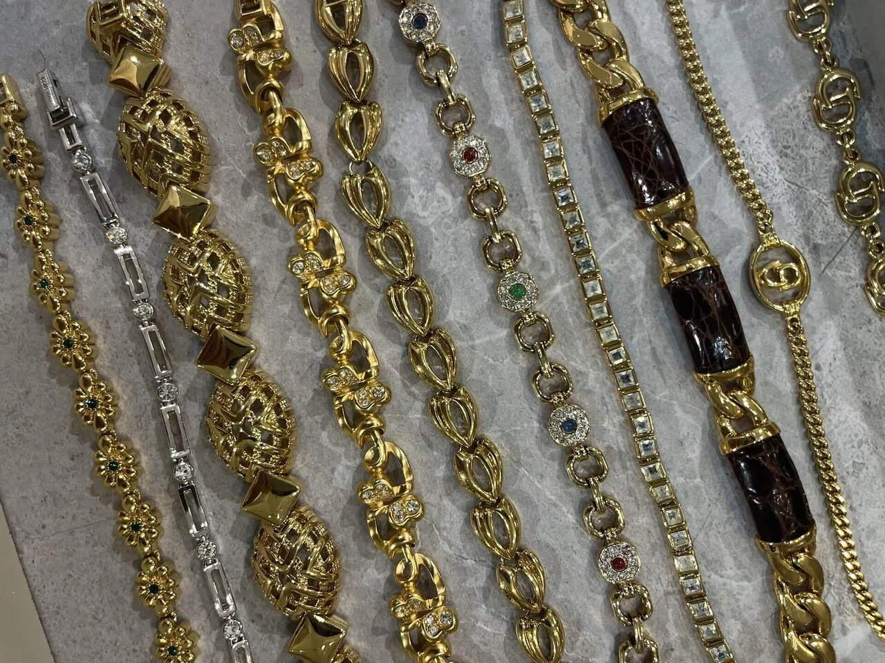 通販でも大人気。福岡で出会う海外製ヴィンテージアクセサリー