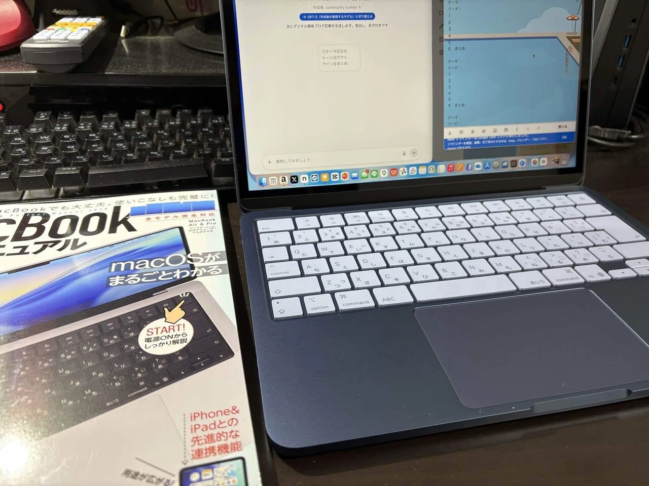 写真では伝わらないMacBook Neoインディゴのカラーの質感の魅力