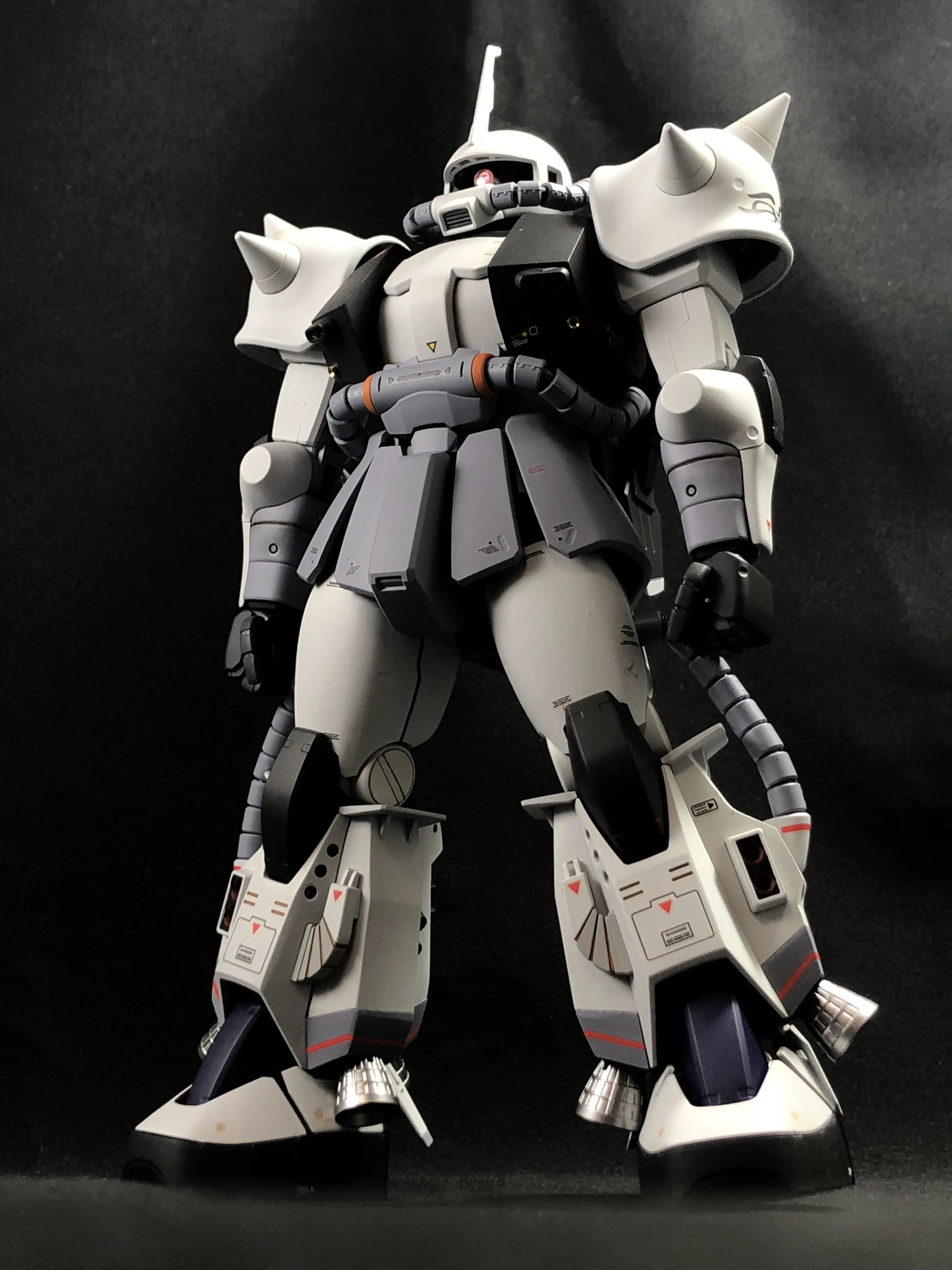 バンダイ『MG 1/100シン・マツナガ専用ザクII（カスタムタイプ