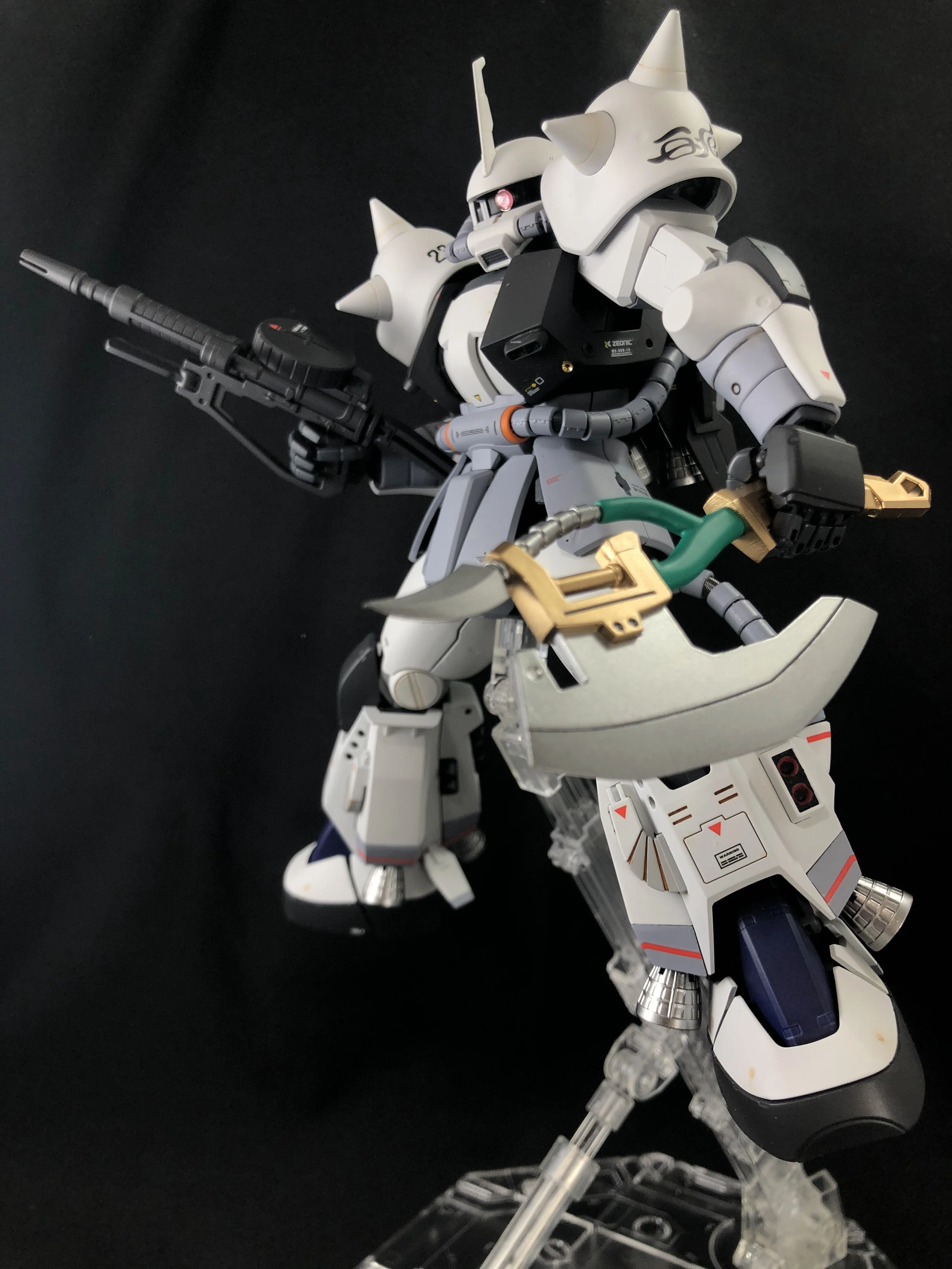 バンダイ『MG 1/100シン・マツナガ専用ザクII（カスタムタイプ