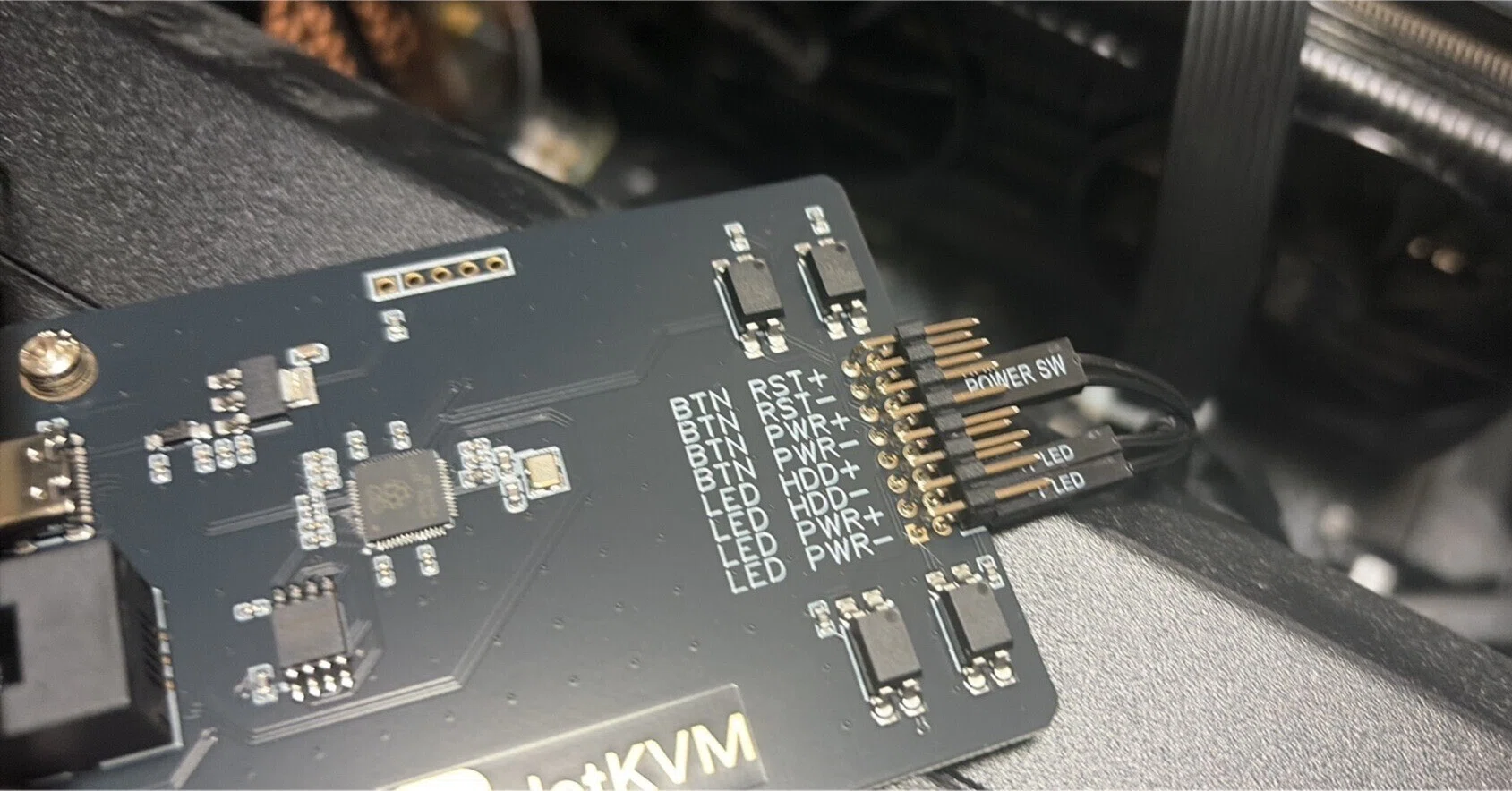JetKVM 数回使用 JetKVMが届いた😍 : r/homelab