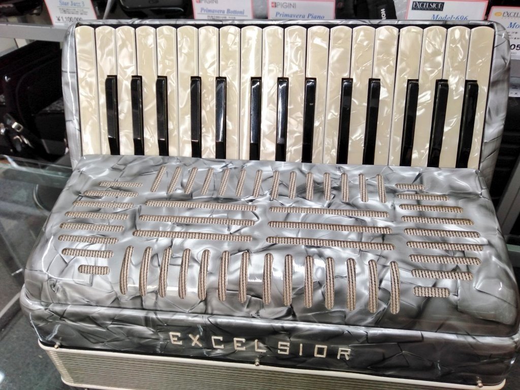 格安オークションHESSMÜHLER 高級アコーディオン 37鍵盤96ベース 中古】EXCELSIOR 536｜アコーディオン横丁
