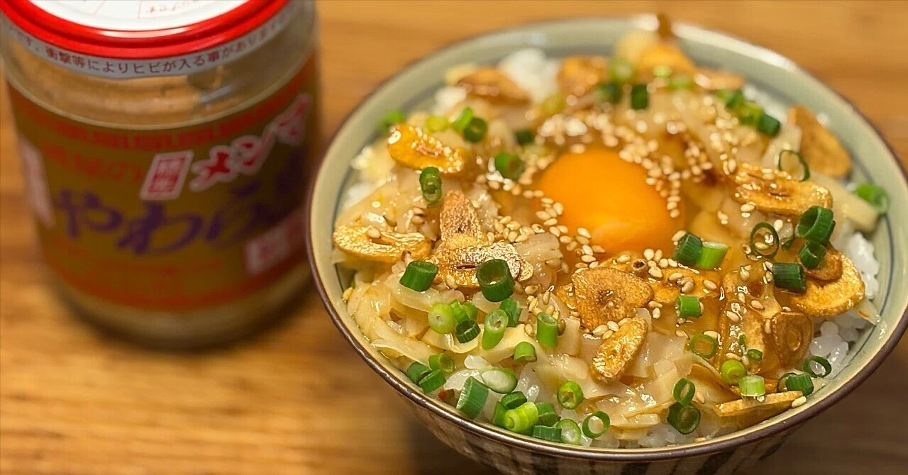 真実の卵かけご飯:013】桃屋のやわらぎとニンニクチップ｜めしコイズミ