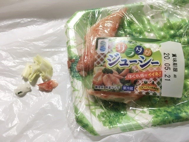 暇なので家の敷地に住むサワガニに食事を運ぶことにした とうもろ こしき Note