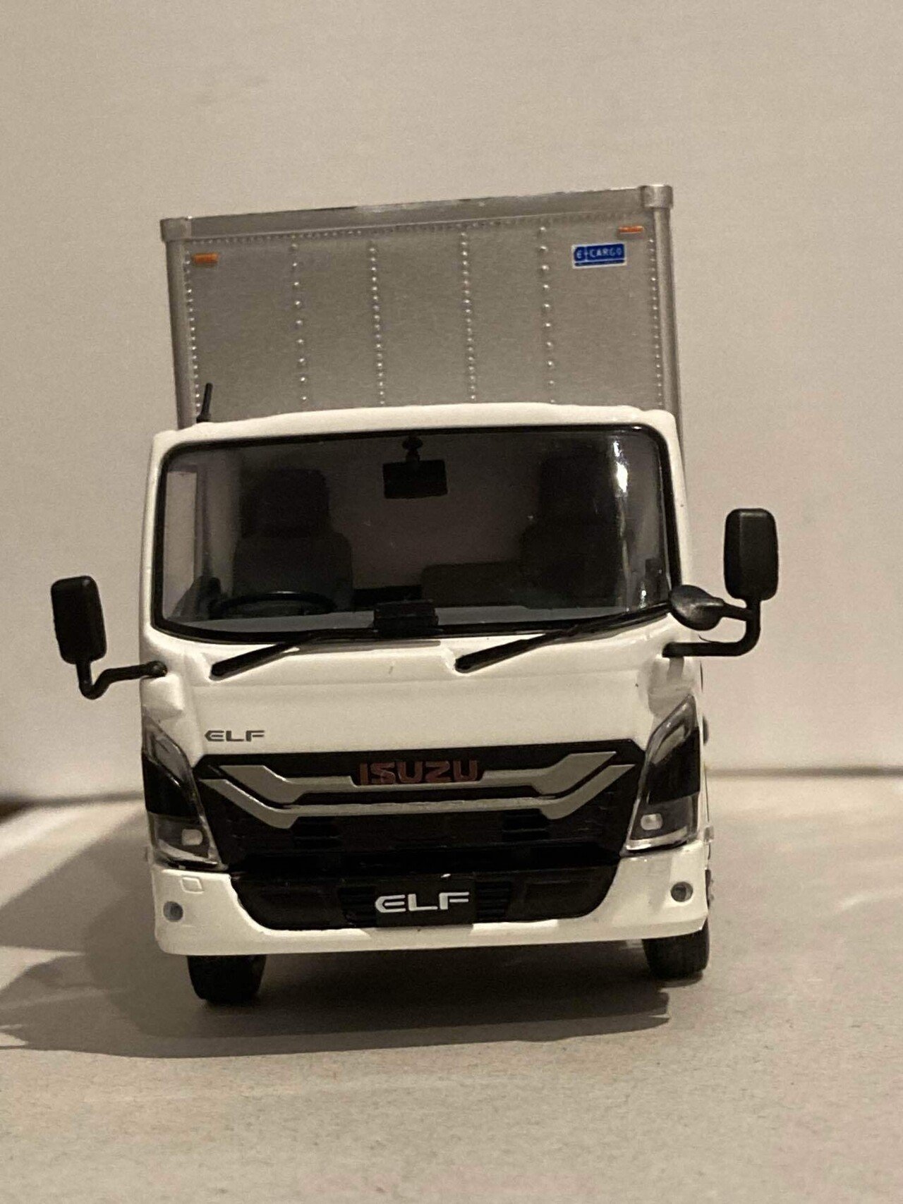 ISUZUエルフワイド 平ボディ | 架装バリエーション | ISUZU：エルフ（小型トラック）