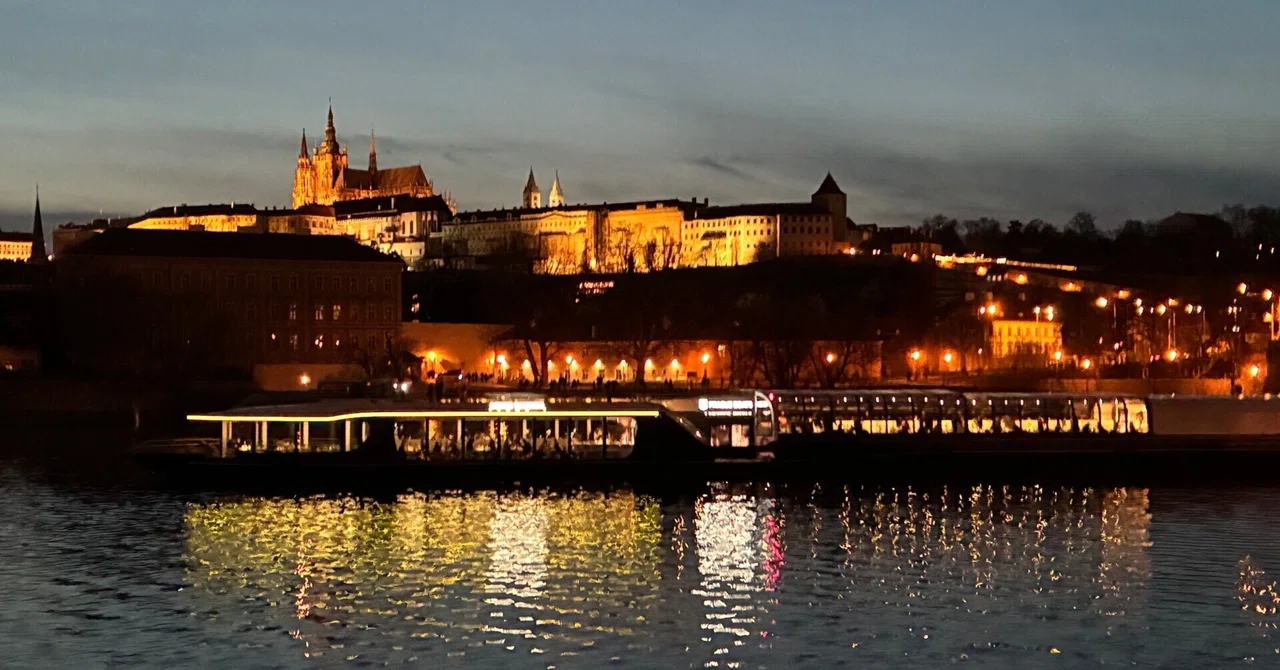 bohemia crystal プラハ城 置物 Bohemian crystal in Prague, Czech