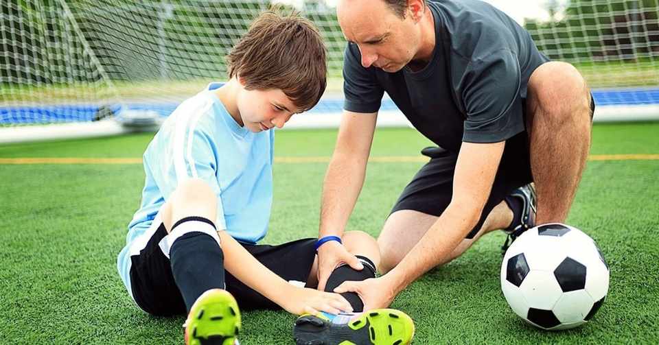 ジュニアスポーツにおける急性外傷 適度な練習はトレーニング適応を引き起こし 骨 筋 腱 靭帯などの組織を強くさせるが 怪我 の30 60 は オーバーユースに起因する 中島 裕之 Hiroyuki Nakajima Note