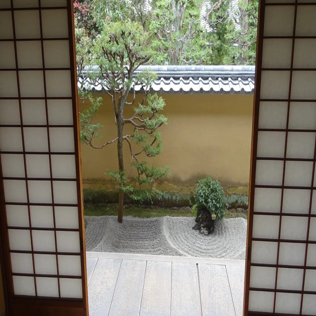 京都・冬の石庭めぐり －大徳寺から重森三玲庭園美術館－｜東陽一