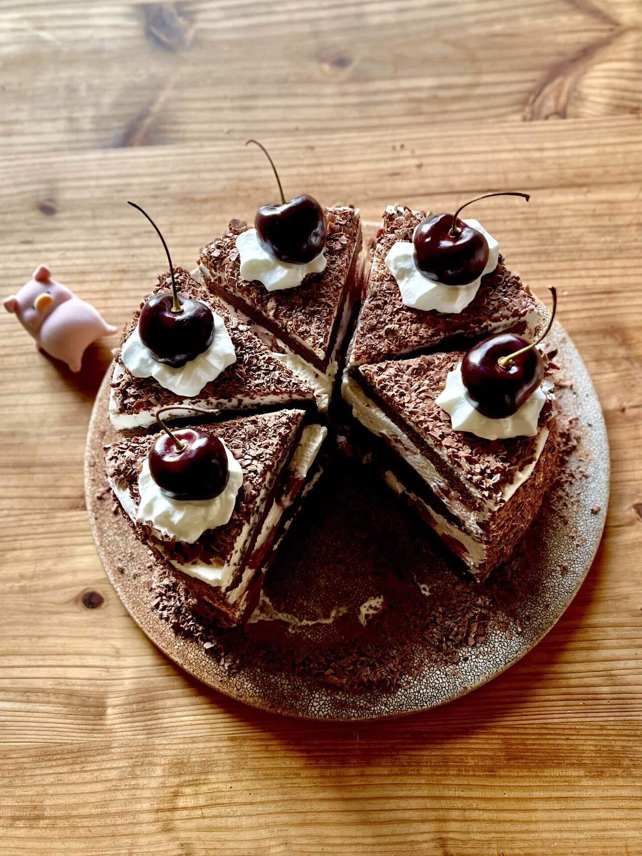 🇩🇪実はお酒が主役の甘くないケーキ【ブラックフォレストケーキ
