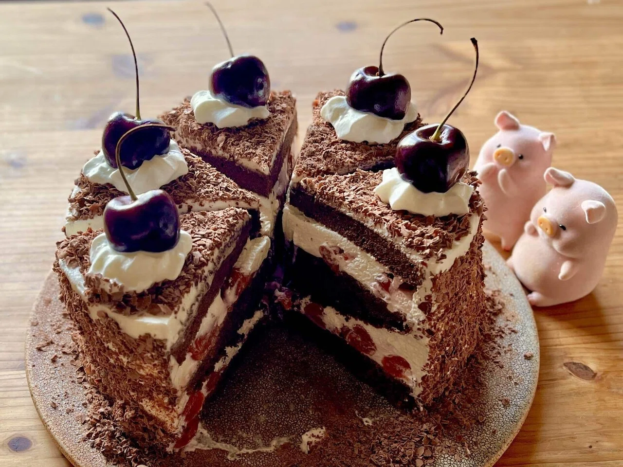 🇩🇪実はお酒が主役の甘くないケーキ【ブラックフォレストケーキ