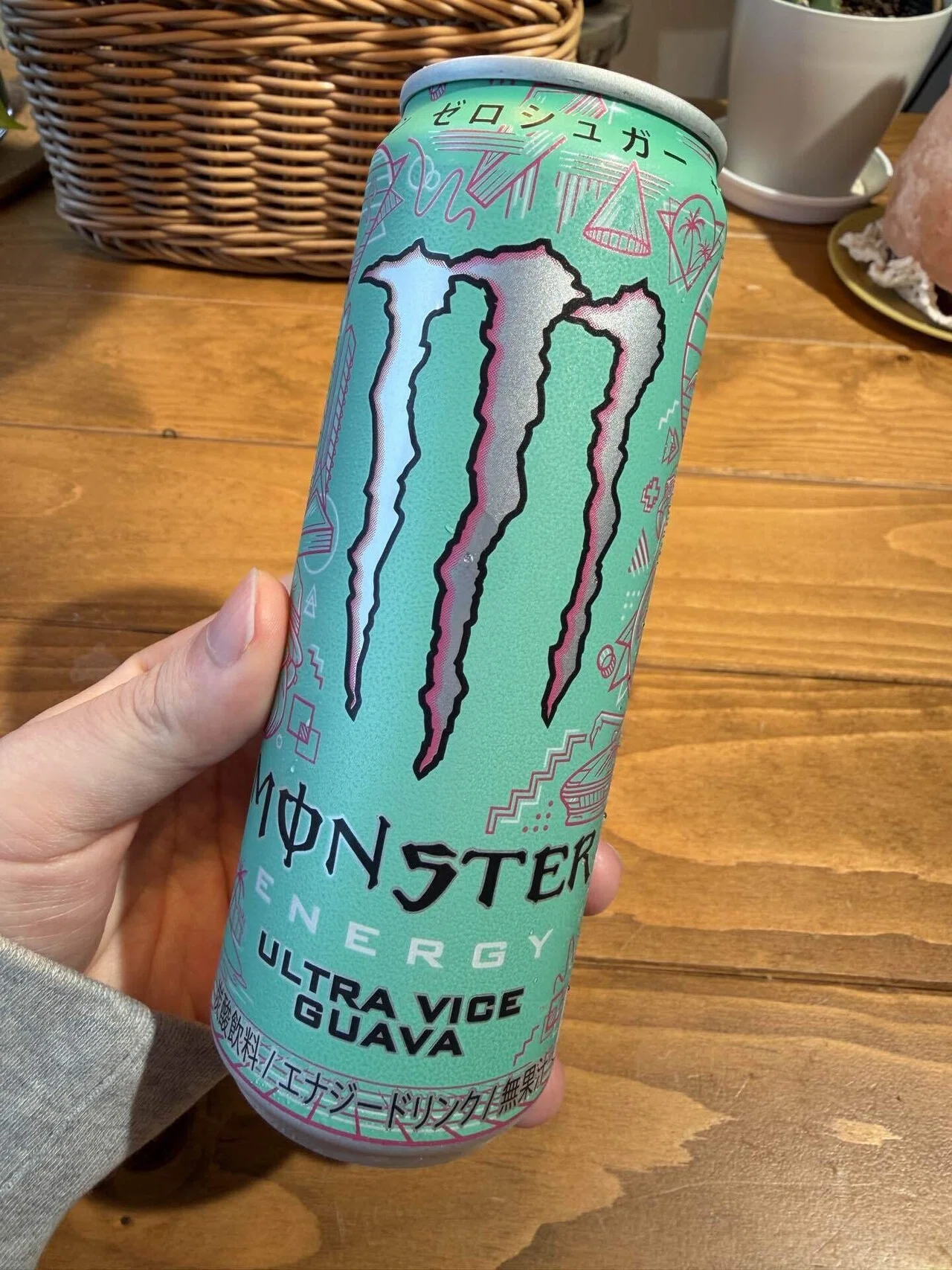 正直レビュー】モンスター ウルトラバイスグァバ飲んでみた｜fast_seal