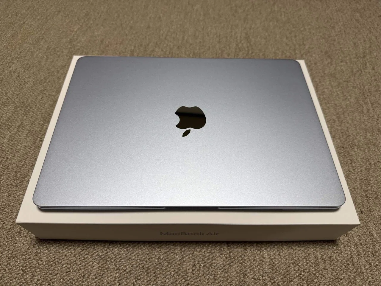 新しく、MacBook Airのスカイブルーをお迎えした｜moe | カメラ好き