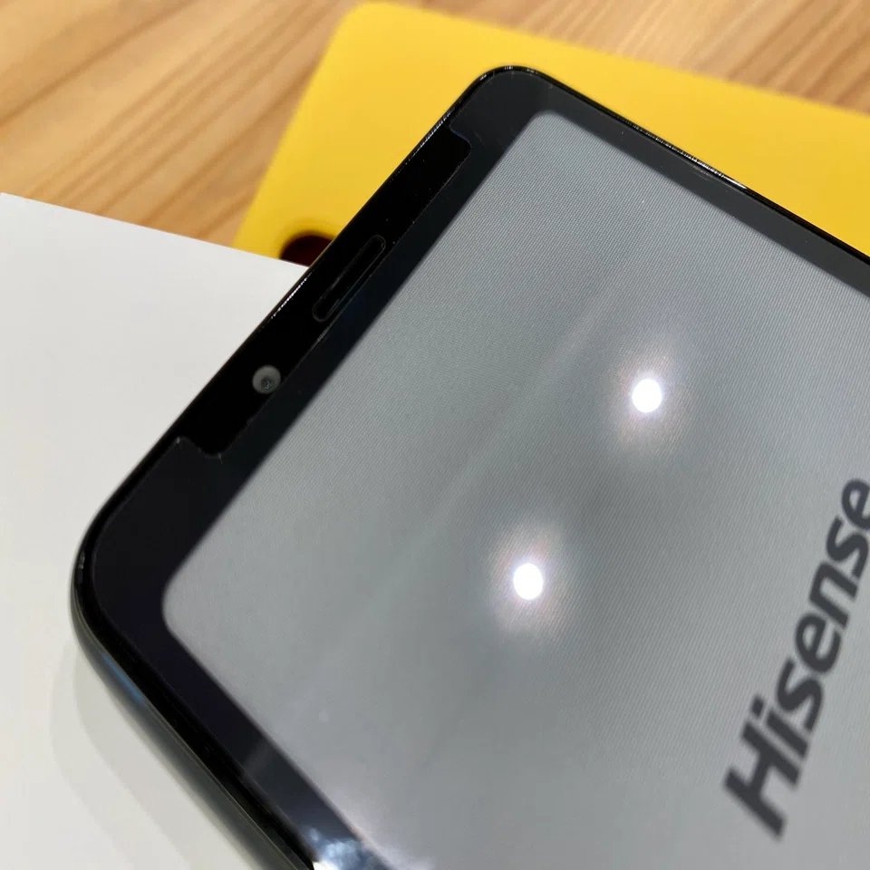 もう出てた！カラー電子ペーパー搭載スマホ Hisense A5C 着弾す