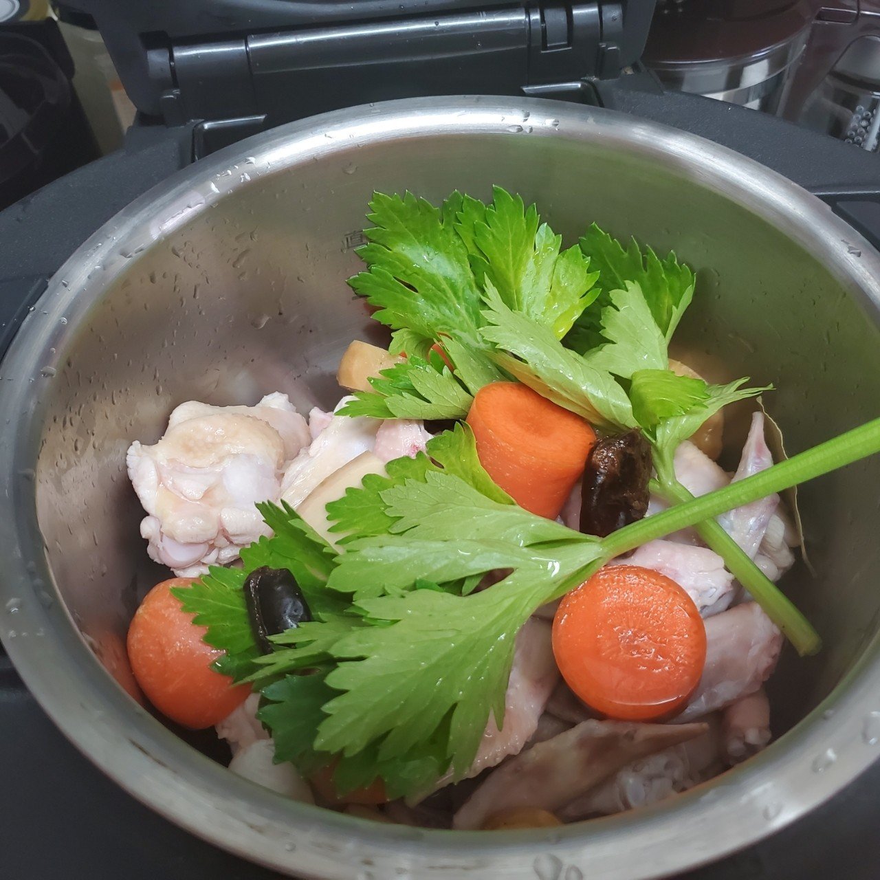 ボーンブロスの作り方 鶏のコラーゲン編 宝石みすず Note