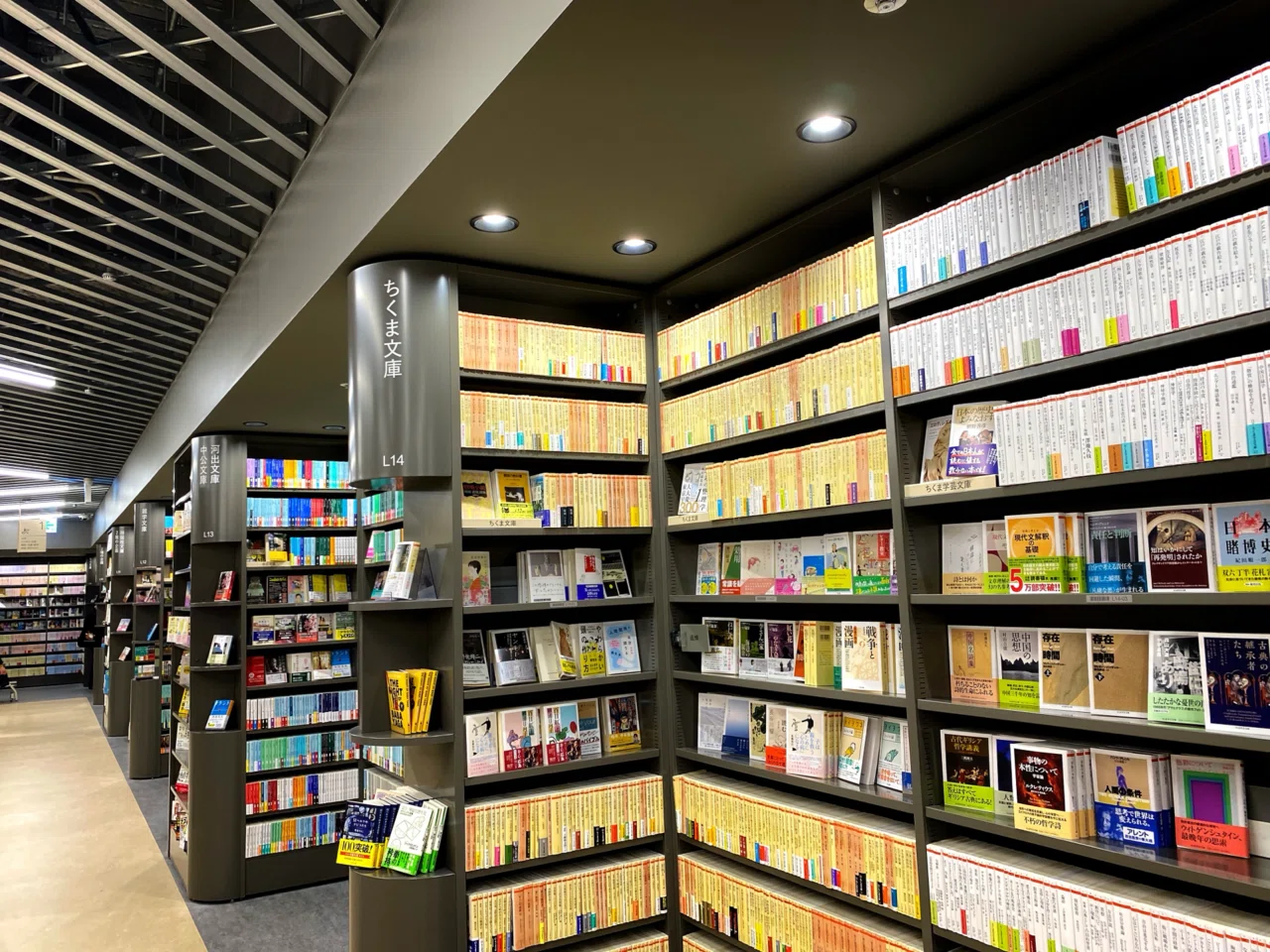 New】夜に訪れる、三省堂書店 神田神保町本店が最高すぎて｜taga.book