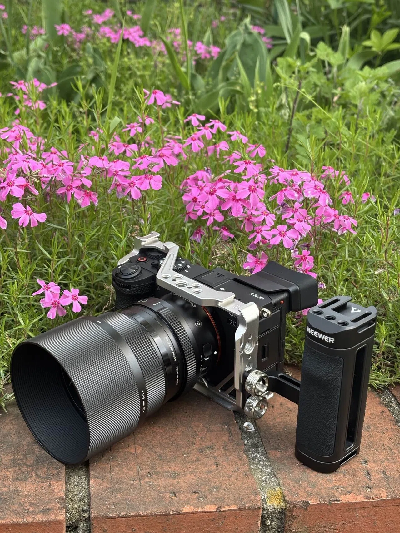 SONY α7Vを買ったら真っ先に取り付けるべき【お薦めアクセサリー】と