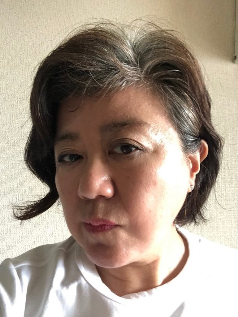 グレイヘアへの道は一日にしてならず ヘアケアが命 減る手間と増える手間を検証 地曳いく子 第12話 Hb ホーム社文芸図書webサイト