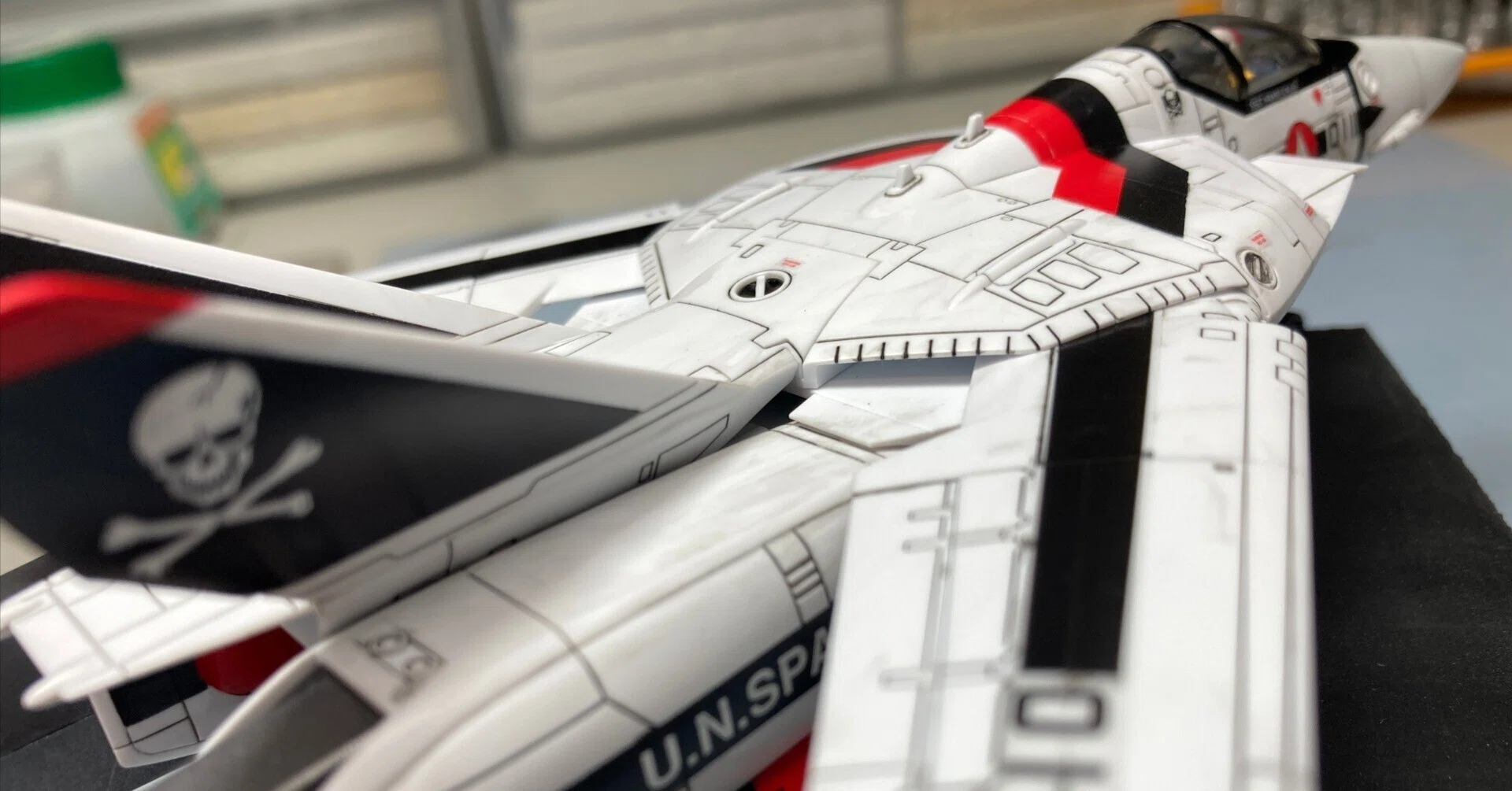 マクロス VF-1 完全に塗装済み 1/72 完成品モデル 成型色仕上げの魅力：1/72 マクロス VF-1 ファイターバルキリー（後編