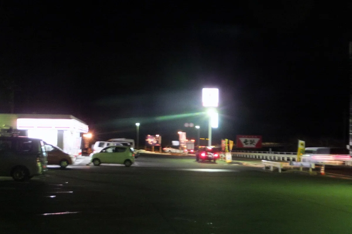 夜のコンビニ_-_panoramio
