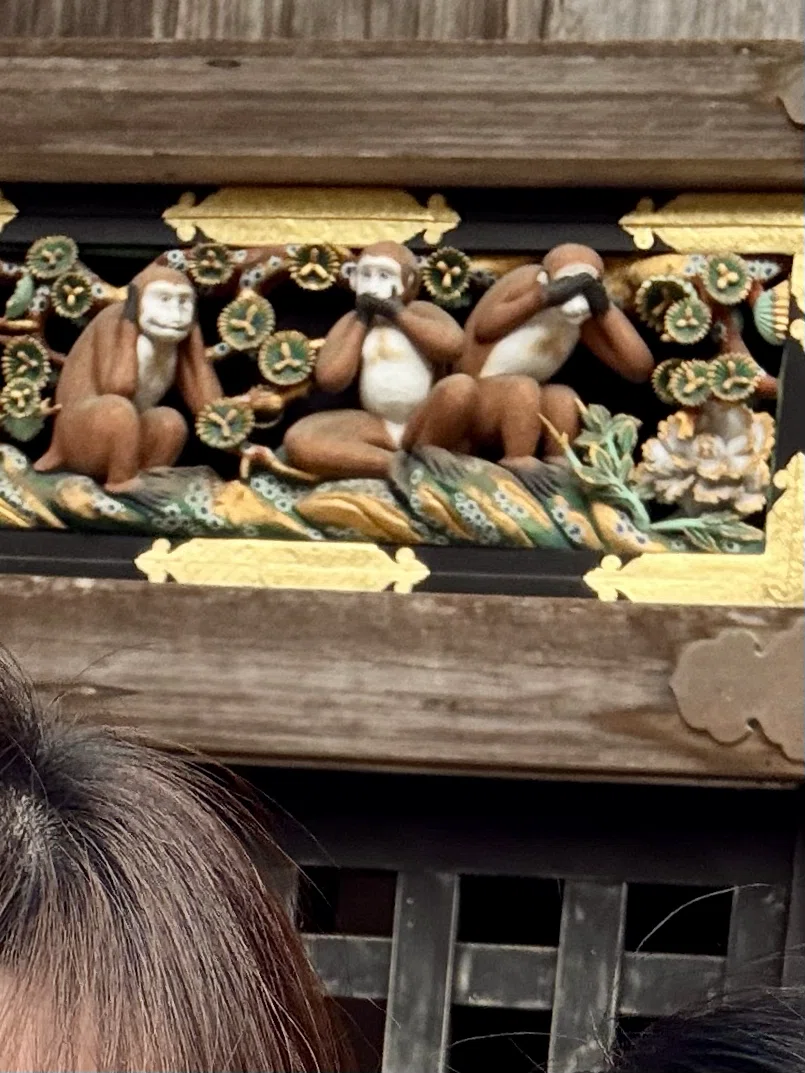日光東照宮と三猿 🐵馬小屋の猿の彫刻と人生の物語｜Alisのトリップ