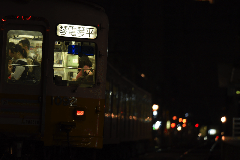 15 片原町駅カーブ夜2