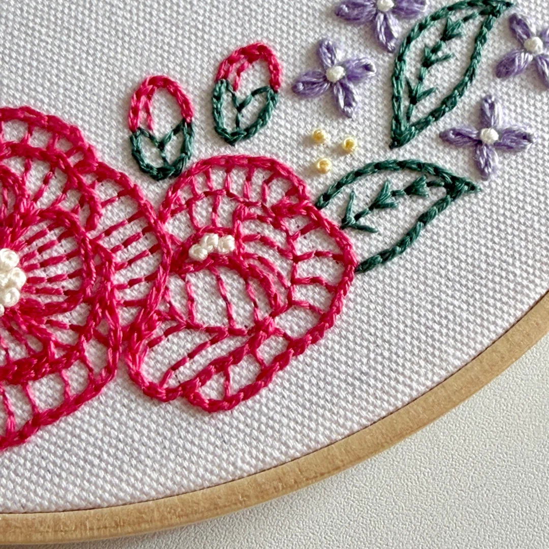 展示会で好評だった花のワルツ　と言う刺繍作品 お知らせ】 5/27から、個展【繋がる世界】が始まります！ 今回のテーマ