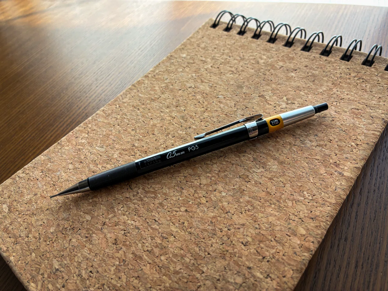 最も愉快なロングセラーペンシル> Pentel PG5｜Ag
