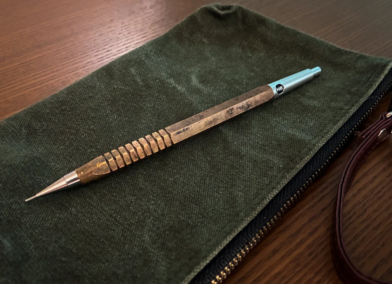 最も愉快なロングセラーペンシル> Pentel PG5｜Ag