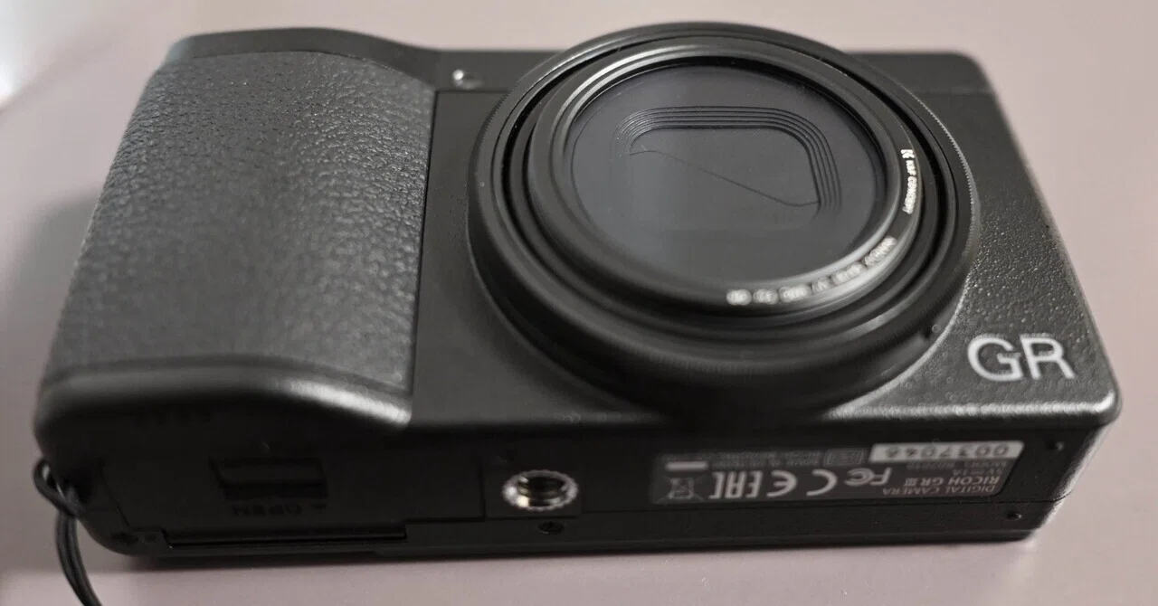 RICOH GR DIGITAL Ⅲ 値下げしました！ RICOH GR digital IIIは、いまだ現役で2台確保している。｜記憶カメラ