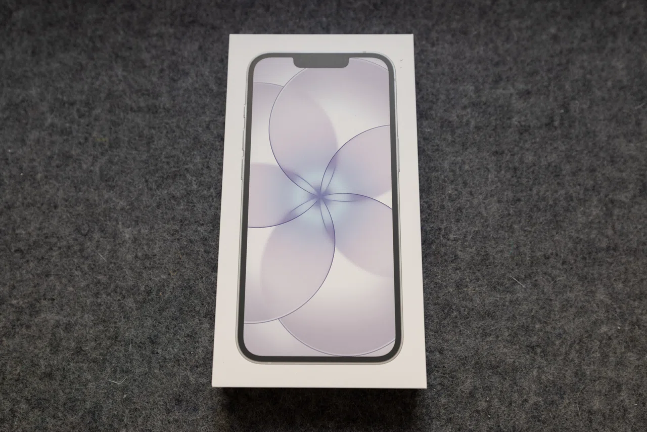 iPhone 17e開封の儀 / サンデーAFJ 2026年4月12日号｜虎豆しば2号