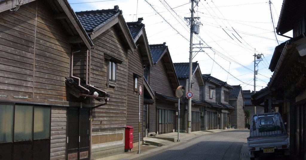 集まって、海を向く｜mame