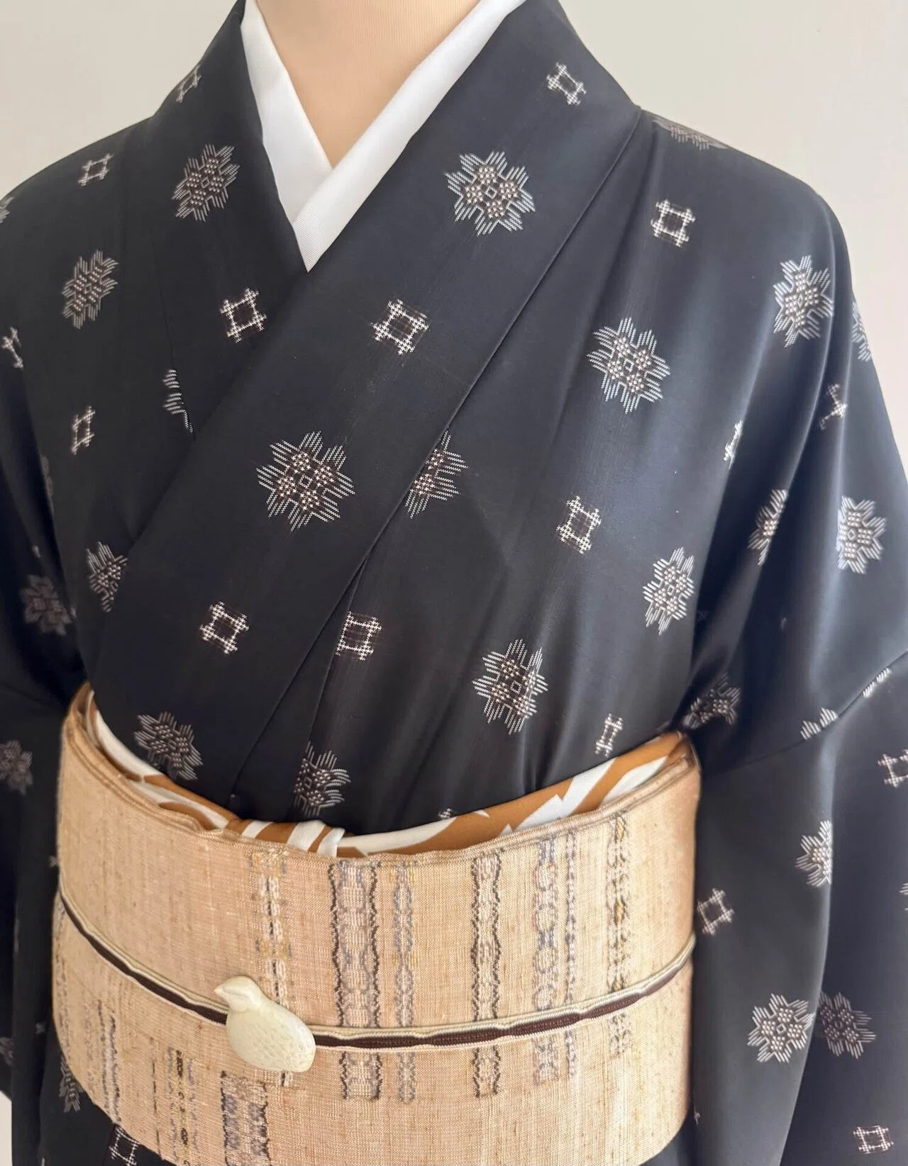 rikky 大島紬 泥染 一元式 地空き 飛び柄 泥大島紬飛び柄｜夢吉きもの