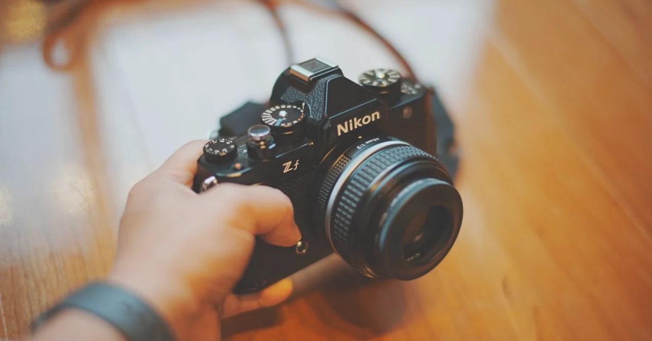 Nicon COOLPIX デジタルカメラ Nikon Zfが教えてくれた「育てるカメラ」という視点。レトロ